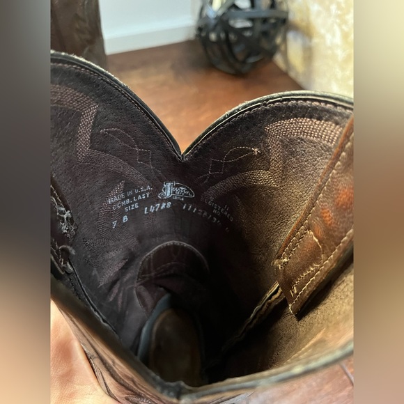 Justin ladies authentic cowboy boots. Dark brown color. Excellent condition - Picture 7 of 10
